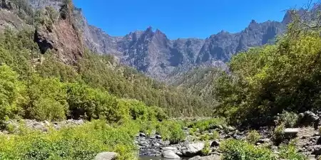 Explorando la Caldera de Taburiente: Ruta de senderismo y naturaleza volcánica